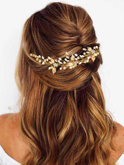 GORAIS front view gold leaf comb shows elegant bridal shimmer and structure