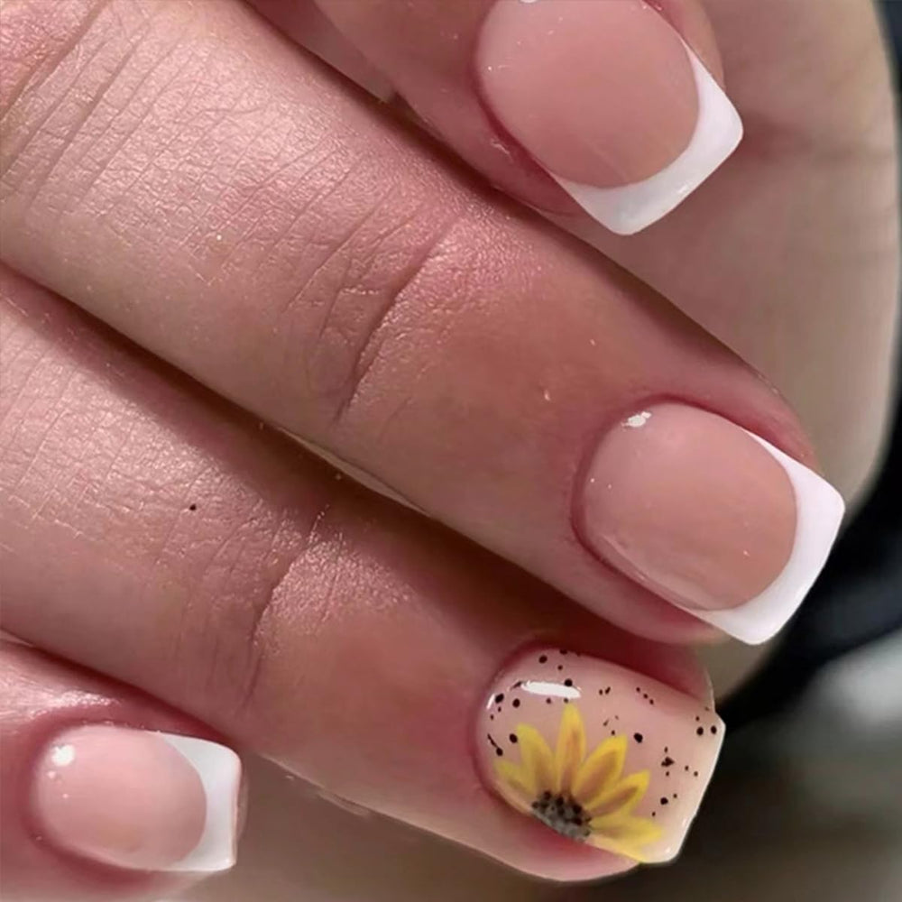 GUFUGU short square nails worn on a model, presents polished ready-to-wear look