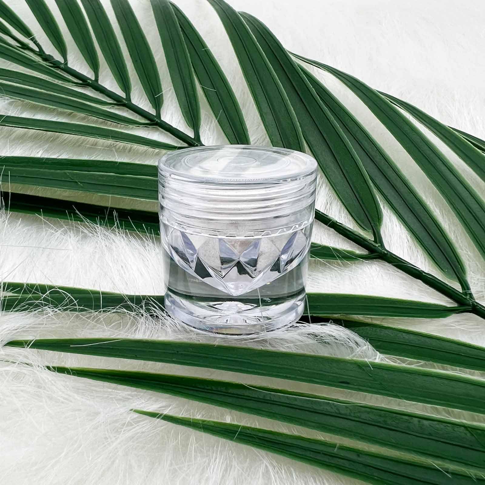 GZMAYUEN pearl effect on white base showing soft luminous shimmer