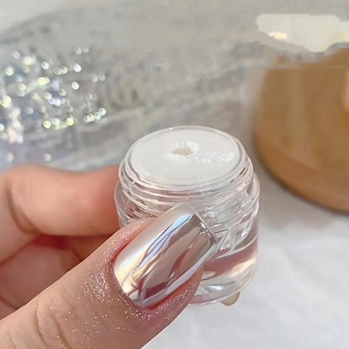 GZMAYUEN jar front displaying glossy white pearl powder for flawless finishes