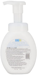 肌ラボ close-up foam texture highlighting gentle hydration