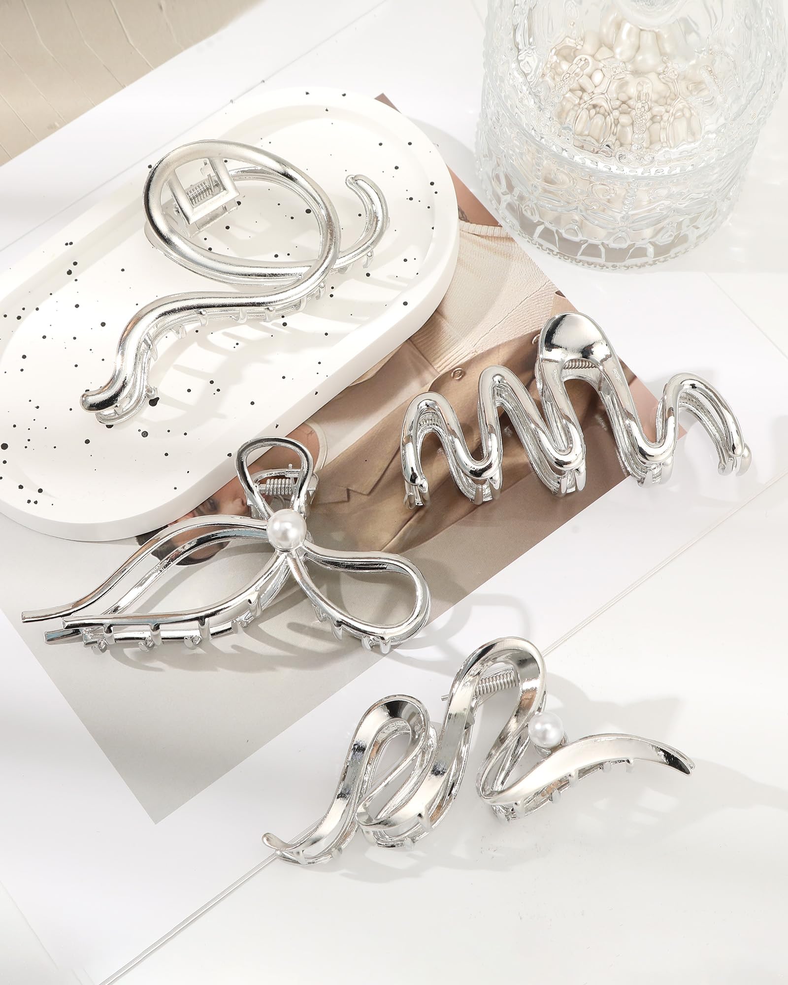 HAIMEIKANG clips on vanity showing stylish storage and easy access