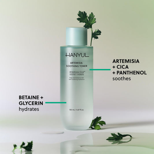 HANYUL toner pouring to show lightweight texture and easy absorption benefit