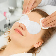 Heclia serum-soaked pad detail highlighting moisture retention benefit