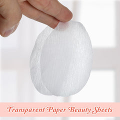 Heclia single pad in hand illustrating size and easy handling benefit