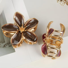 Heilor clip worn in hair styling adding tropical accent and hold