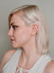 Heliums pins blending at hair roots to show natural color match and low contrast