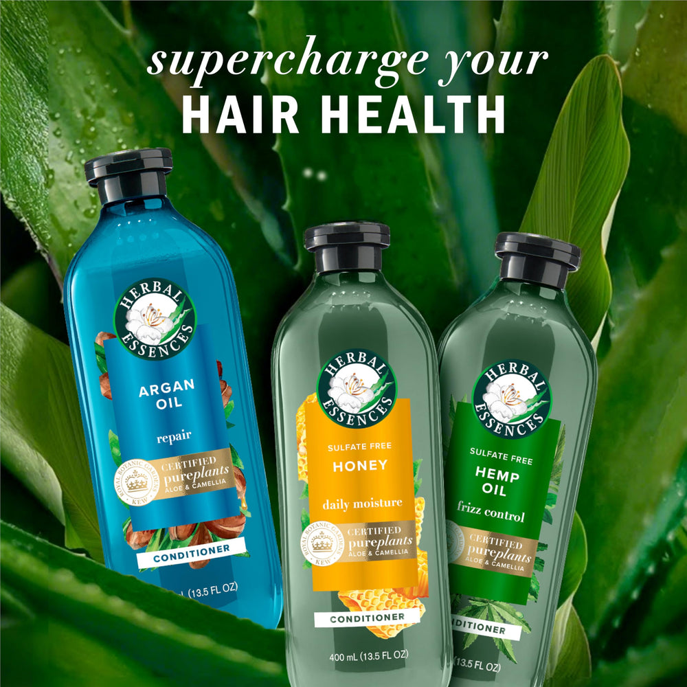 Herbal Essences in-shower use showing lather and easy rinsing benefit