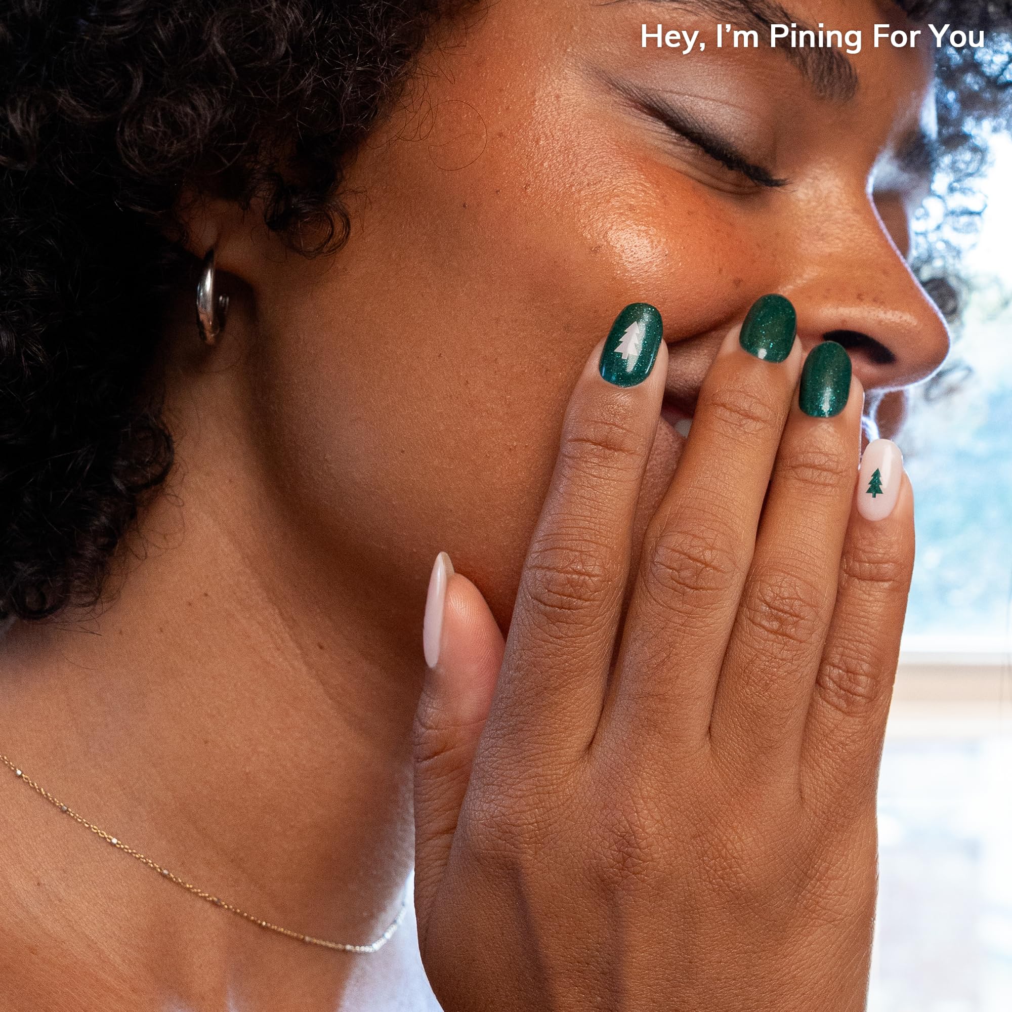 heyhae application on a hand demonstrating easy press-on use and fast results