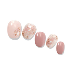 heyhae model showing finished glitter-pink nails at brunch, perfect for events