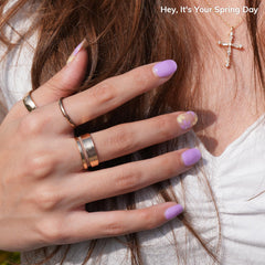 heyhae close-up of gel strip texture and gloss benefit: visible smooth finish