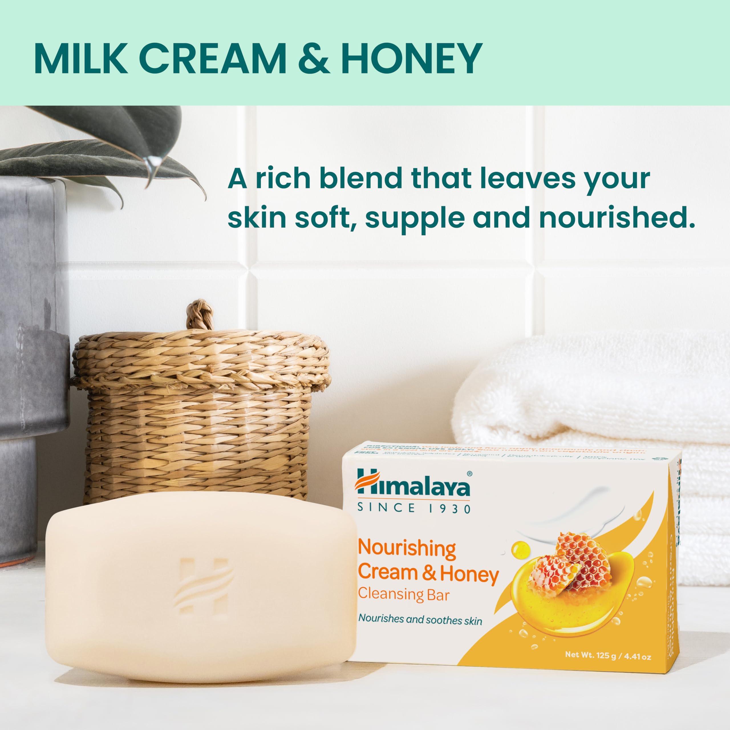 Himalaya creamy lather close-up showing rich foam and moisturization