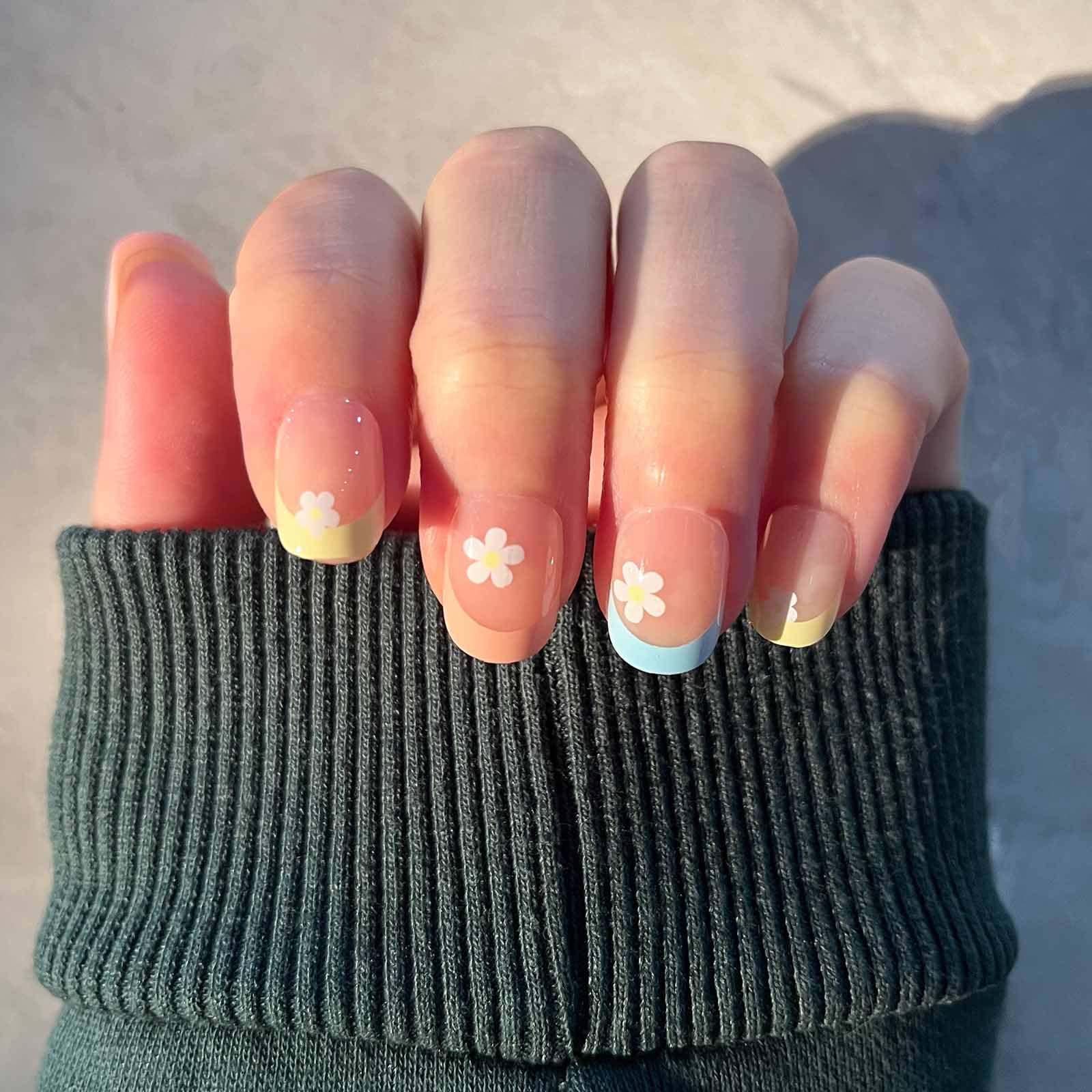 Hkanlre press-on nails in hand demonstrating scale and natural fit benefit