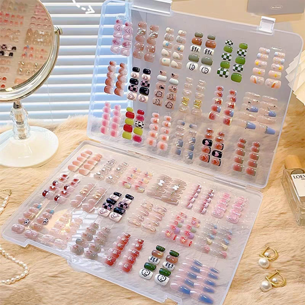 HLQHXWHZT interior with arranged press-on nails for tidy storage and display