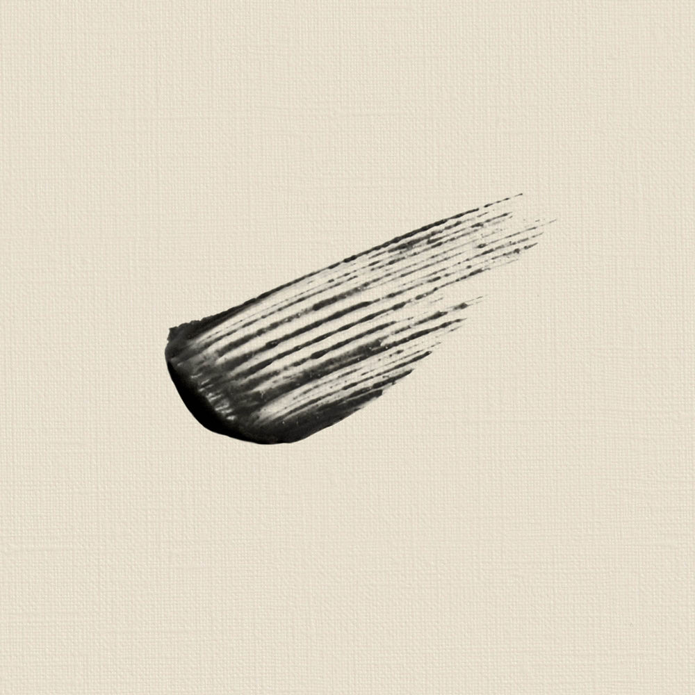 Honest Beauty brush applicator close-up separating hairs for precise application benefit