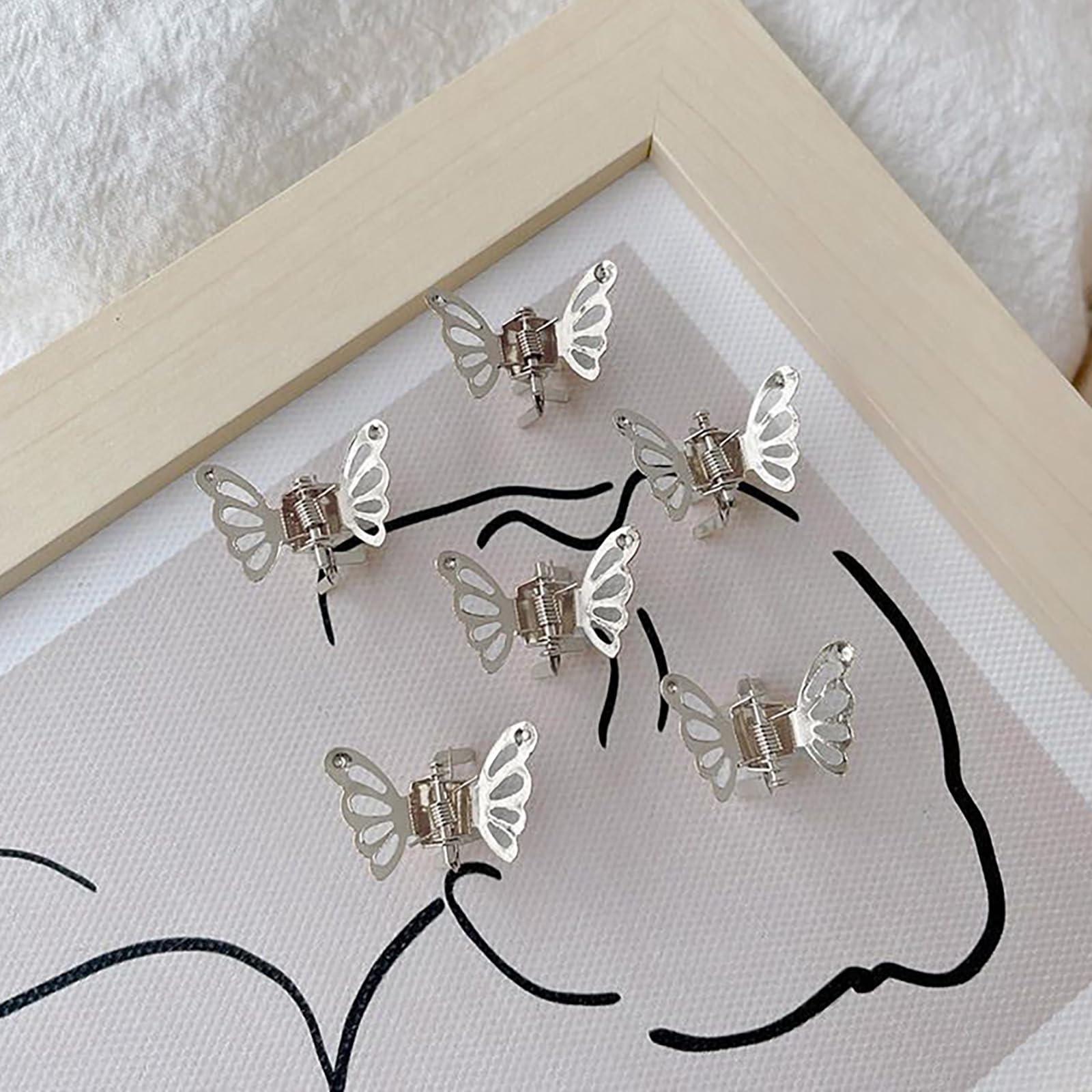 HONGCAUP lifestyle image of woman wearing clips adding subtle charm benefit