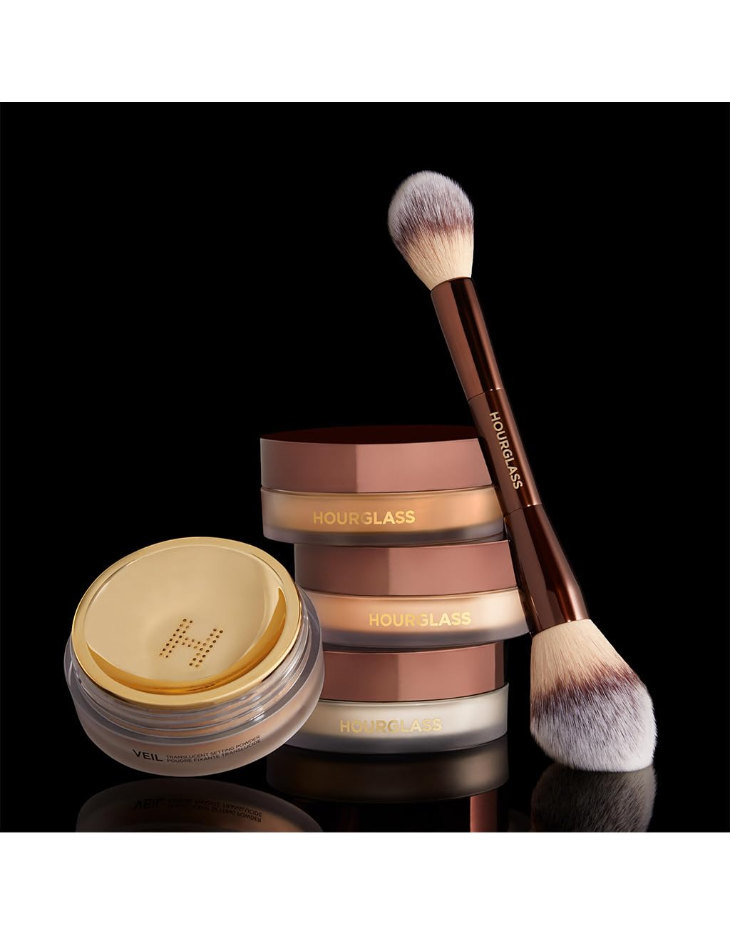 Hourglass Veil loose powder texture close-up illustrating fine-milled, blurring finish