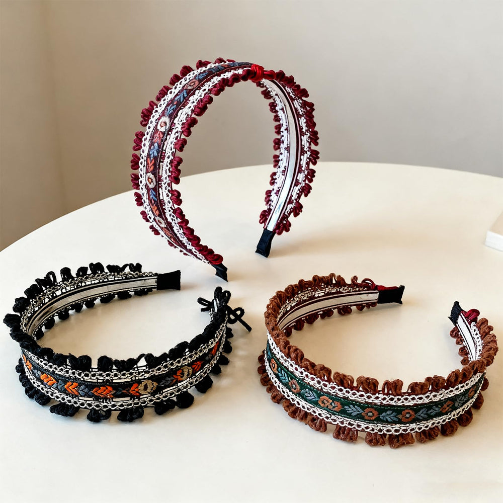 HOXITRADE band held in hand to show scale and flexible stretch for most head sizes