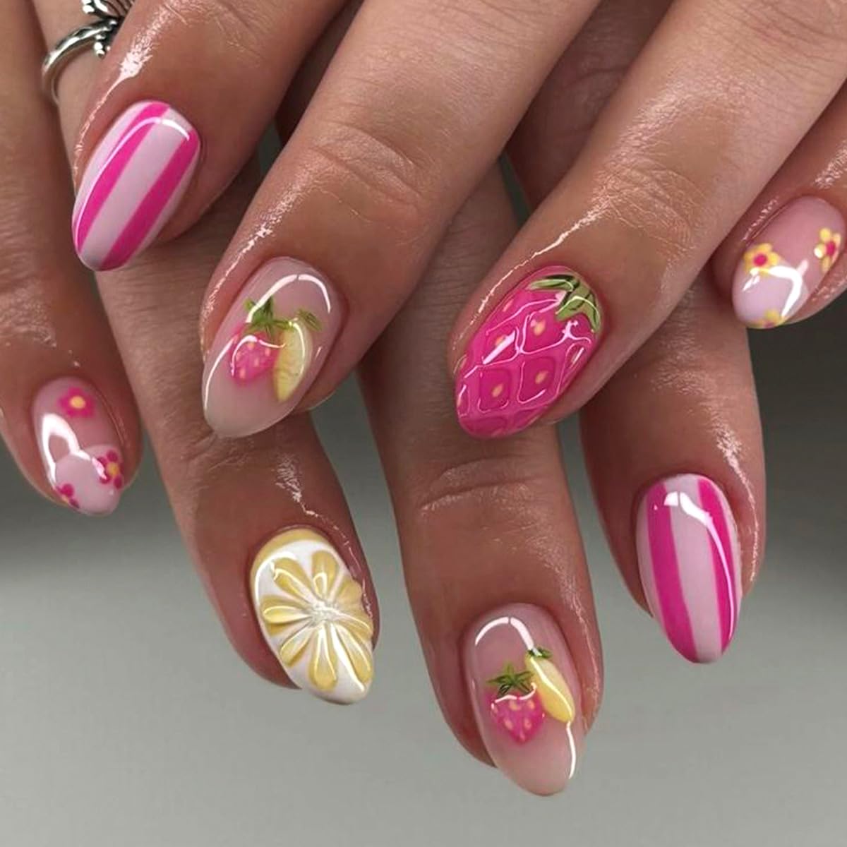 HPYFOI front packaging showing short almond nails set and colors, fast application benefit