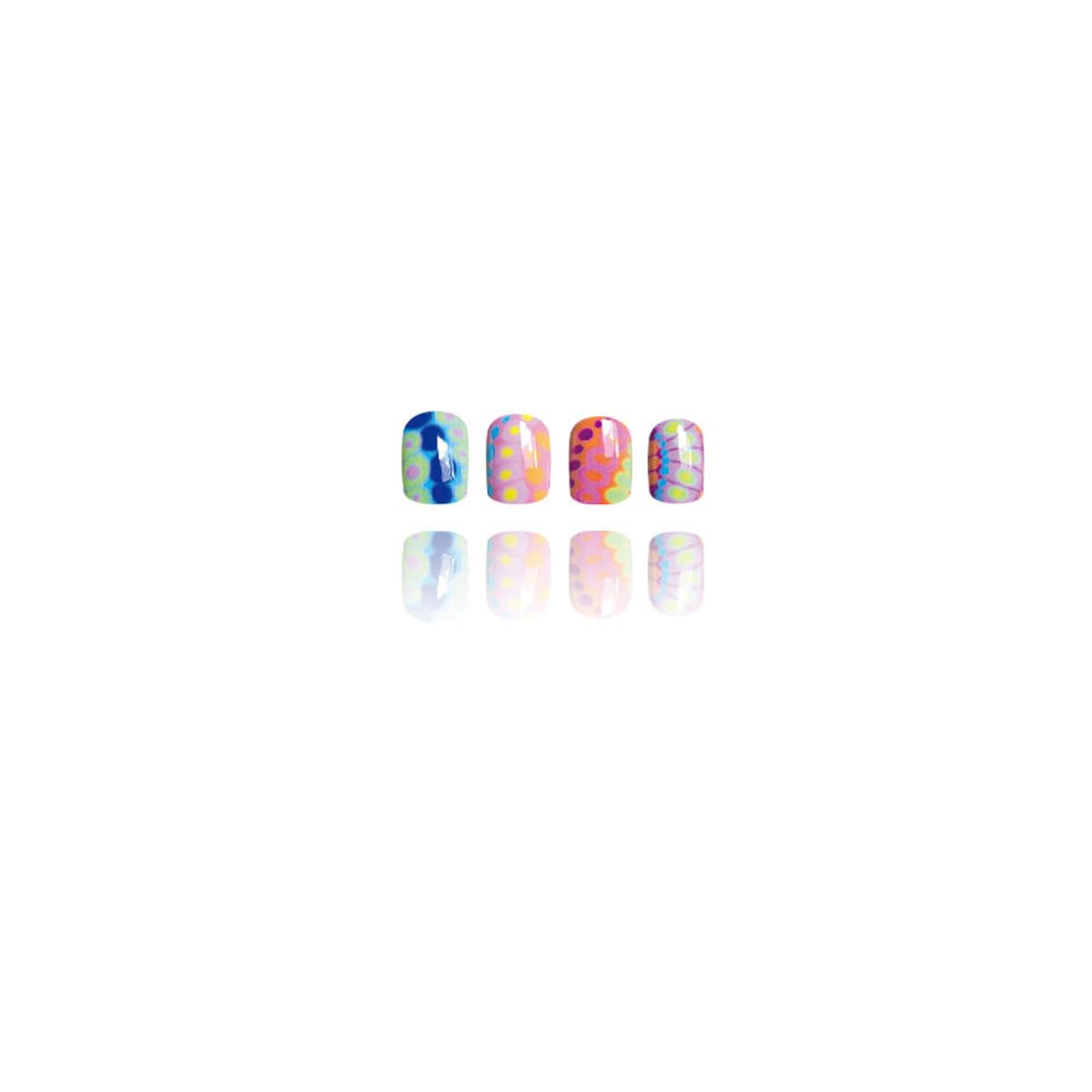 HPYFOI nails on hand next to ruler showing short square scale and wearable length