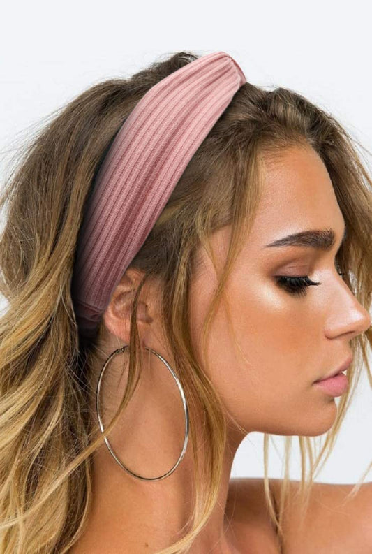 Huachi close-up of ribbed knit and twist knot detail highlighting comfortable grip and texture