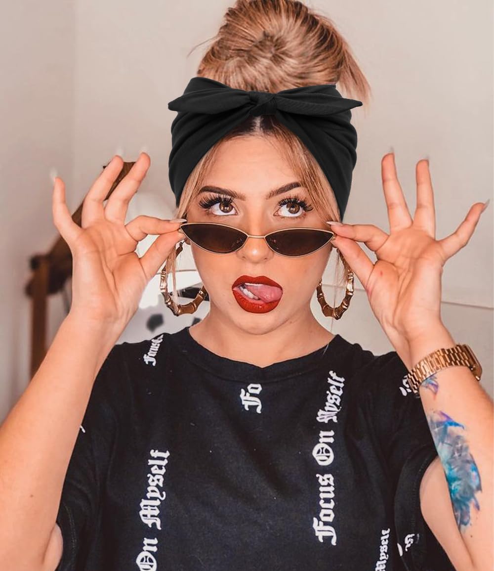 Huachi headband on model in casual outfit showing style and hands‑free hair benefit