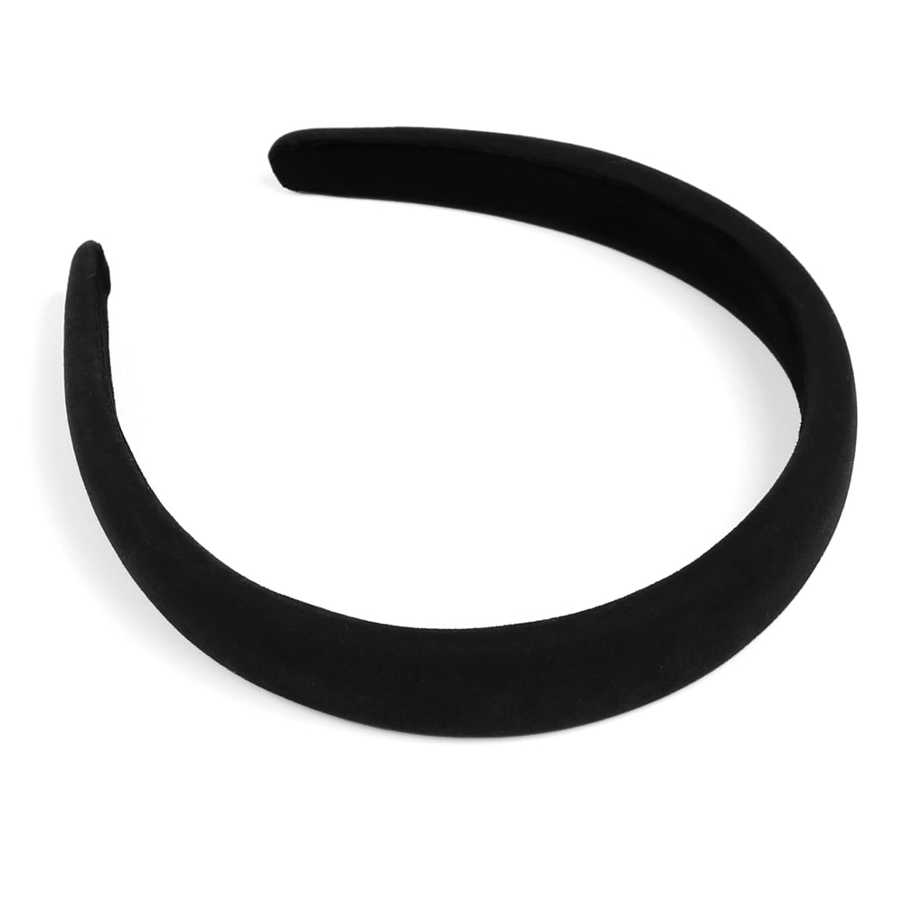 Huachi headband worn with casual outfit showing comfort and everyday chic benefit