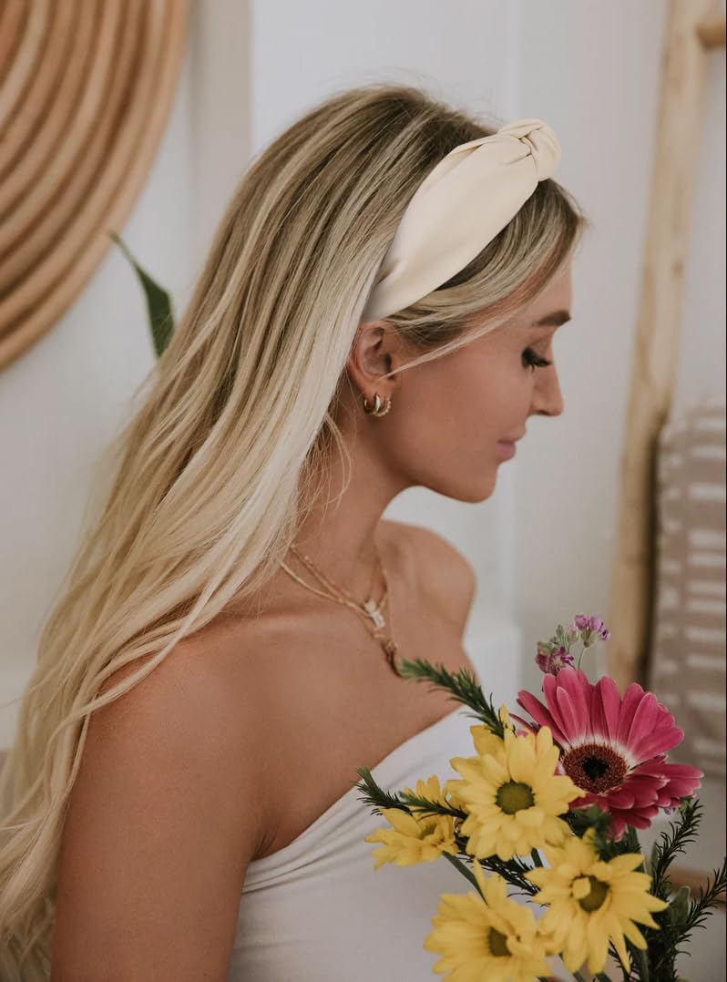 Huachi model wearing headband outdoors showing secure fit benefit: stays in place during activity