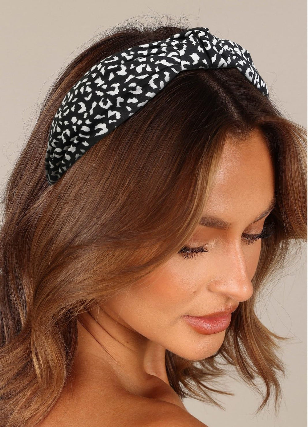 Huachi model wearing black headband showing comfortable secure fit