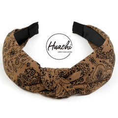 Huachi side view of band shows inner grip preventing slips during activity