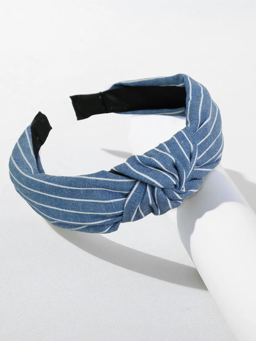 Huachi side profile worn on model demonstrating non-slip hold and look
