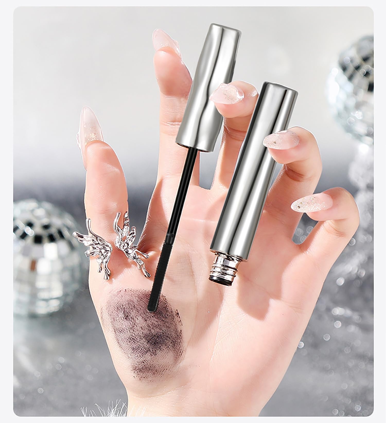 HUDABABY 0.5mm precision brush close-up applying each lash precisely