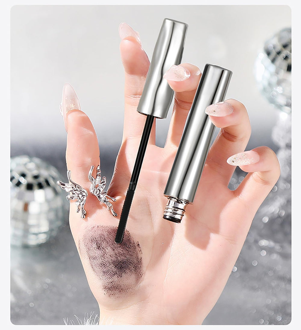 HUDABABY 0.5mm precision brush close-up applying each lash precisely