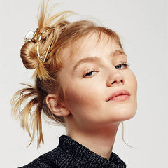 IAXSEE clip holding a messy bun showing reliable all-day hold and modern style