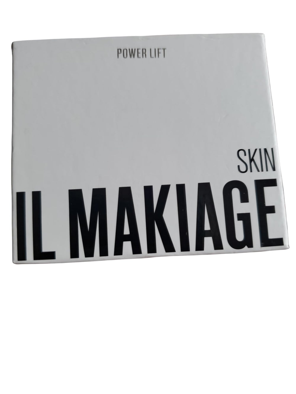 Il Makiage pump dispensing cream onto hand demonstrating controlled application and smooth spread