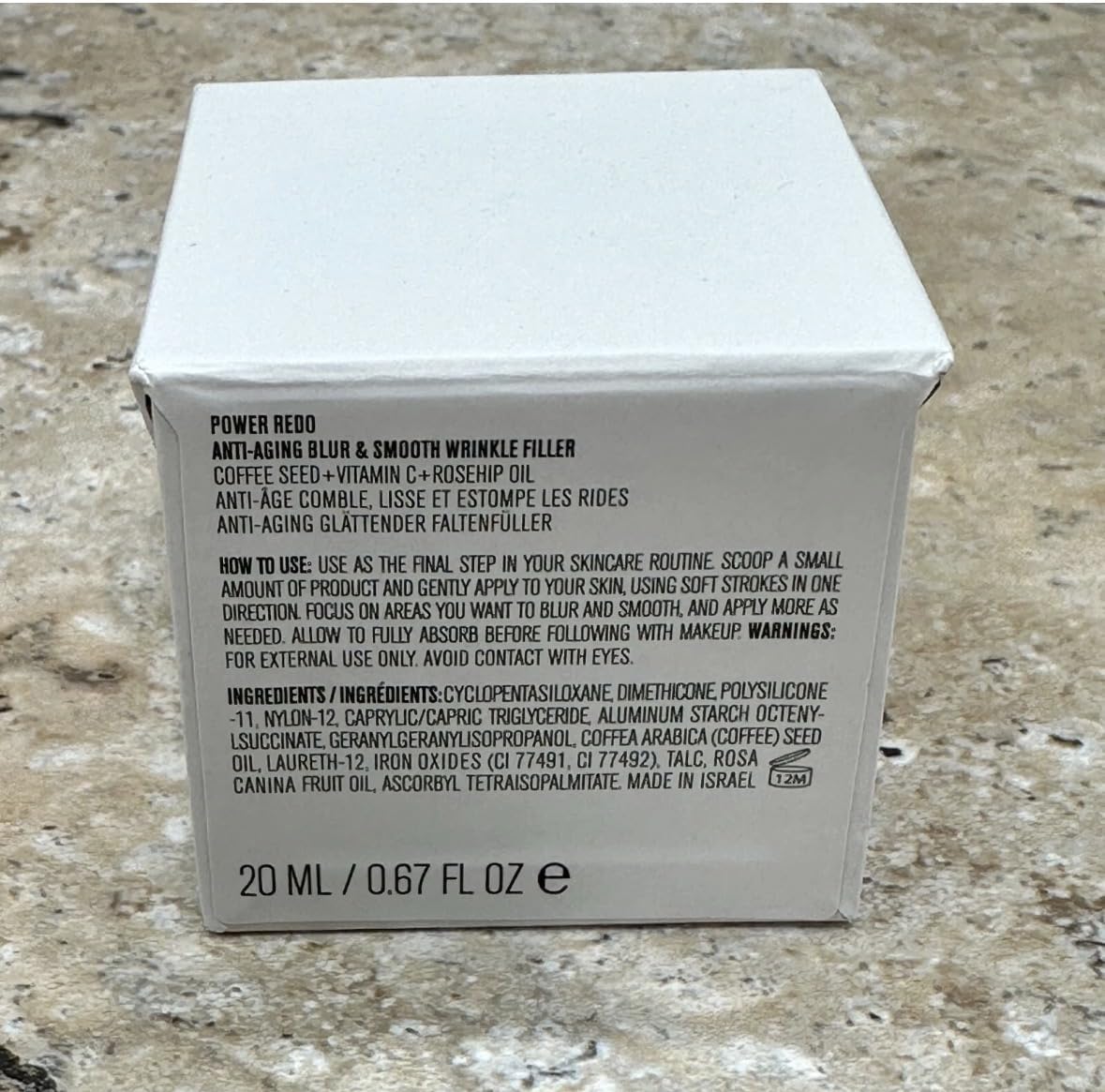 Il Makiage texture close-up displaying smooth, blendable finish benefit