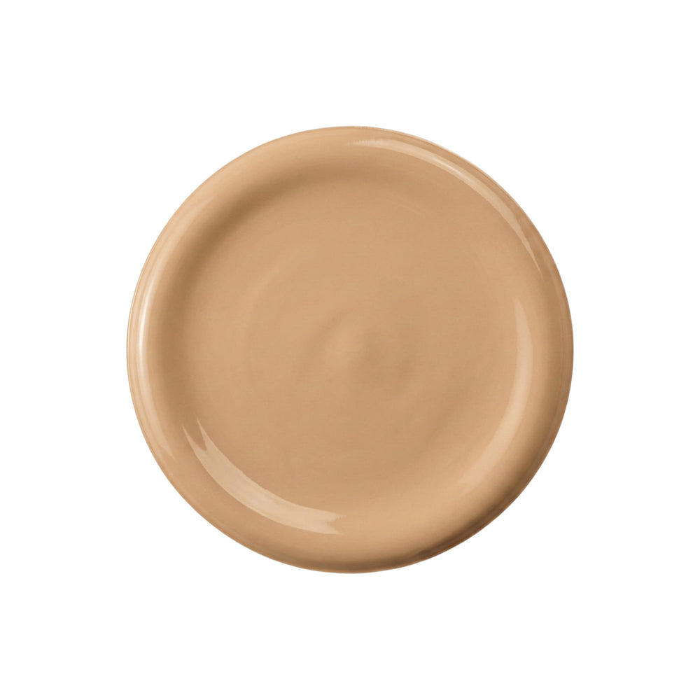 Il Makiage texture close-up displaying smooth liquid finish and blendable coverage benefit