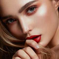 ilembane swatch on arm showing Bold Horizon rich pigment and true-to-tone payoff benefit visual reference