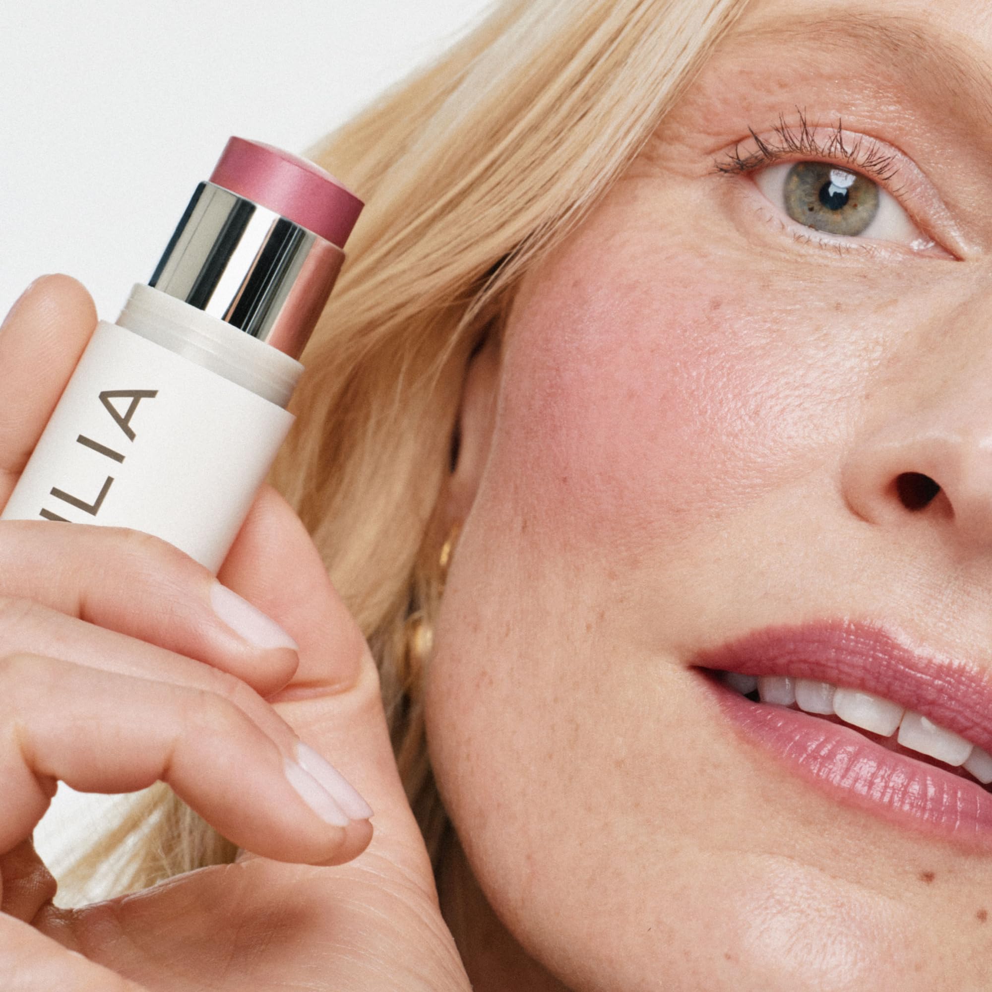 ILIA application on cheek giving a natural luminous finish