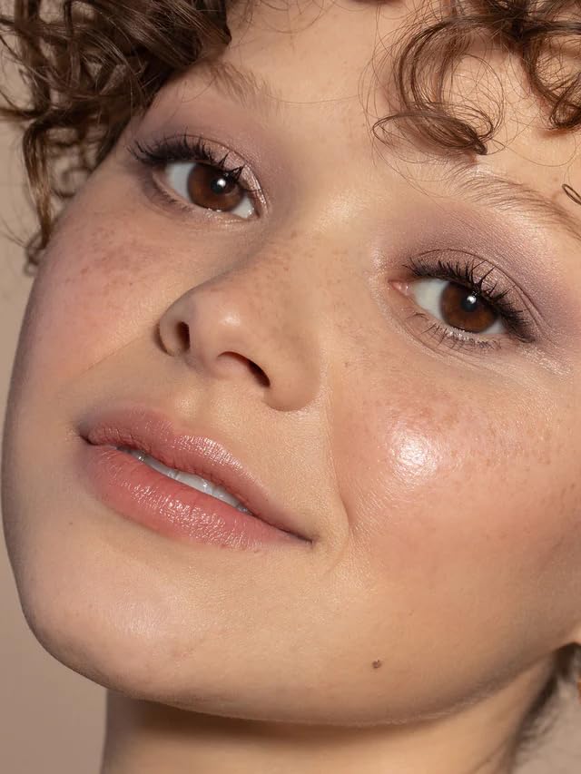 ILIA palette close texture shot showing buttery powder for smooth application