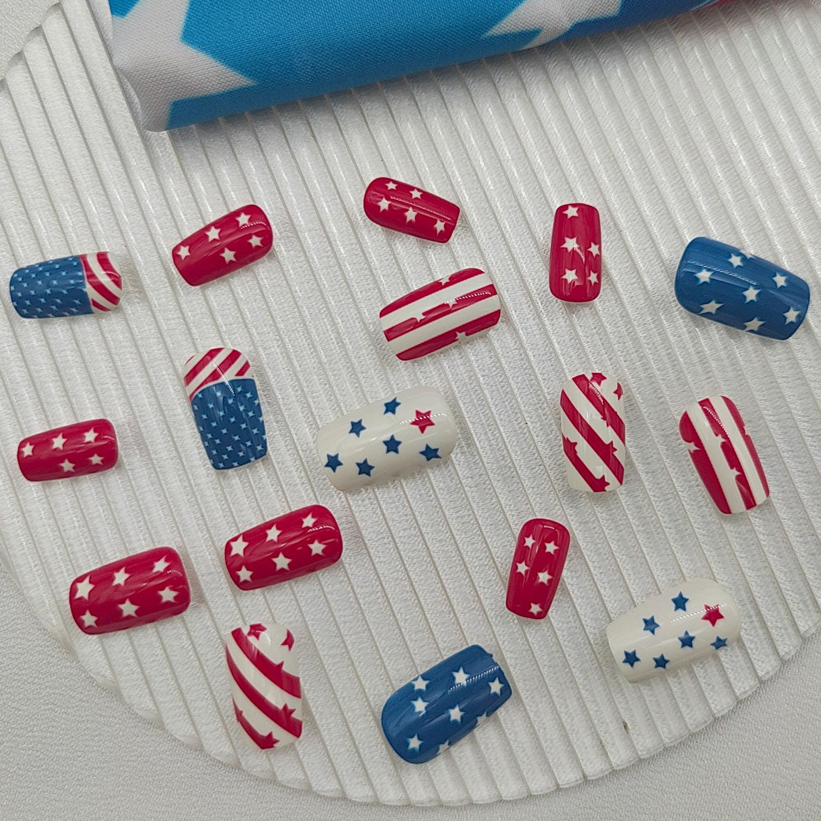 IMPOBLNS layout comparing available sizes for a tailored fit on different natural nails