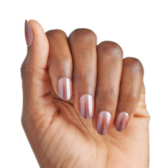 imPRESS close-up of nail surface highlighting colorFX shine and depth