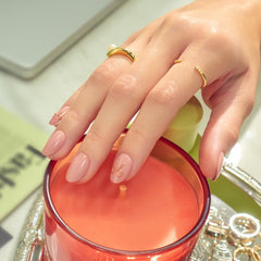 imPRESS close-up of single nail texture highlighting durable finish benefit
