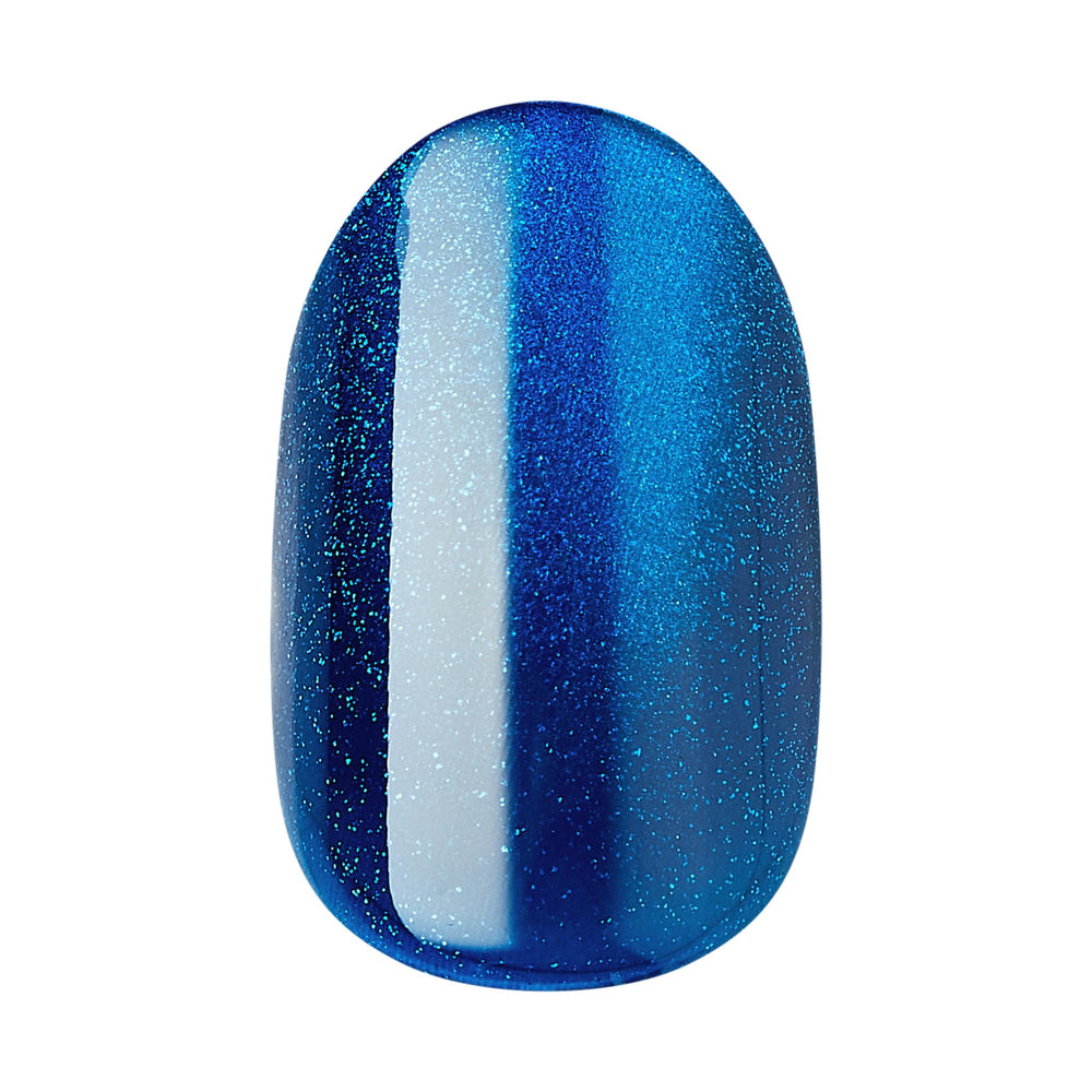 imPRESS hand model wearing short oval nails highlighting natural comfortable fit