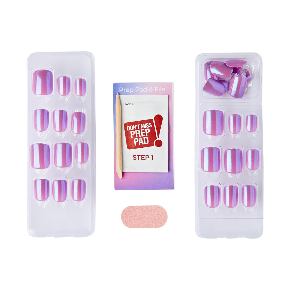 imPRESS model wearing nails for an evening look showing stylish impact benefit