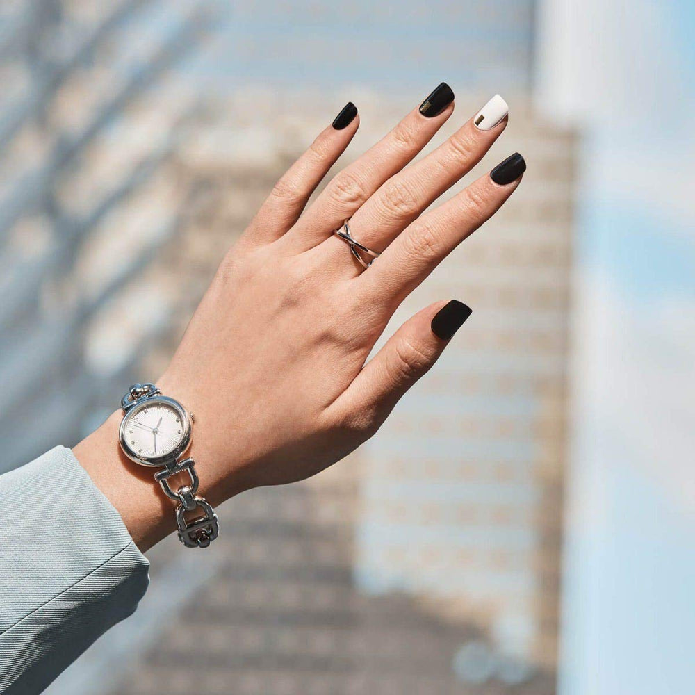 imPRESS short squoval nails worn on fingers showing true-to-size fit and natural look