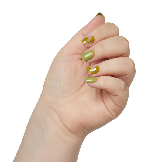 imPRESS close-up of green 'Before Sunrise' pattern highlighting salon finish