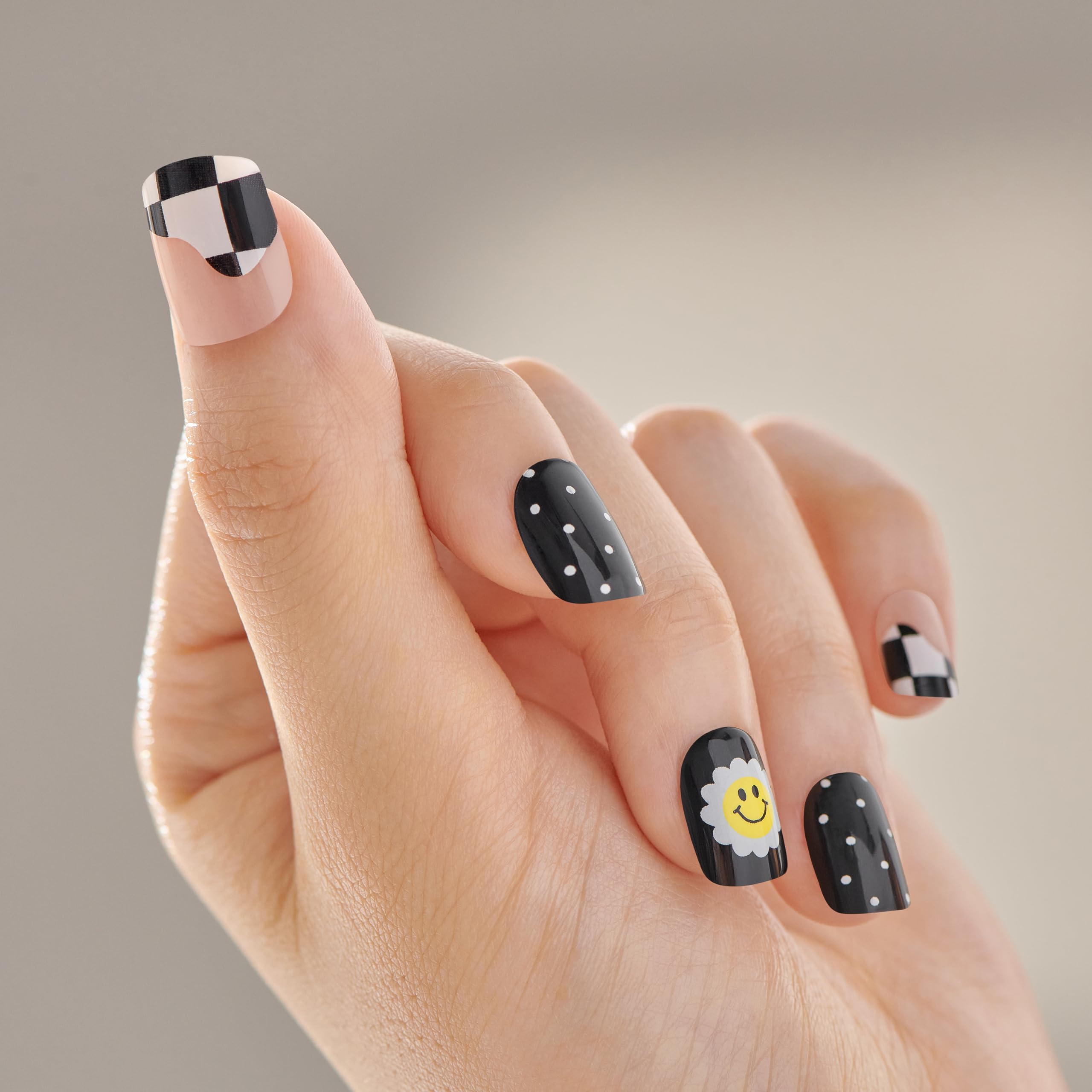 imPRESS Pandora close-up of black squoval nail texture highlighting sleek finish