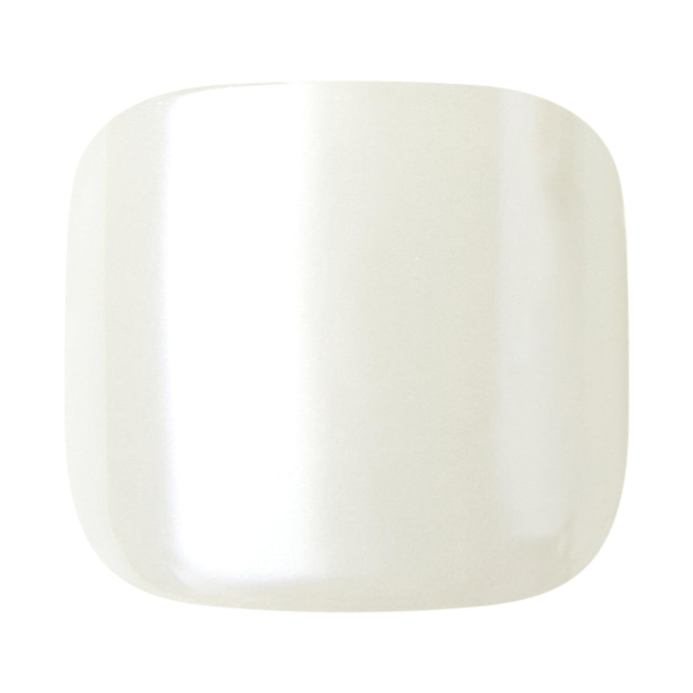 imPRESS close-up of sparkling white pearl texture highlighting glossy, salon-like finish
