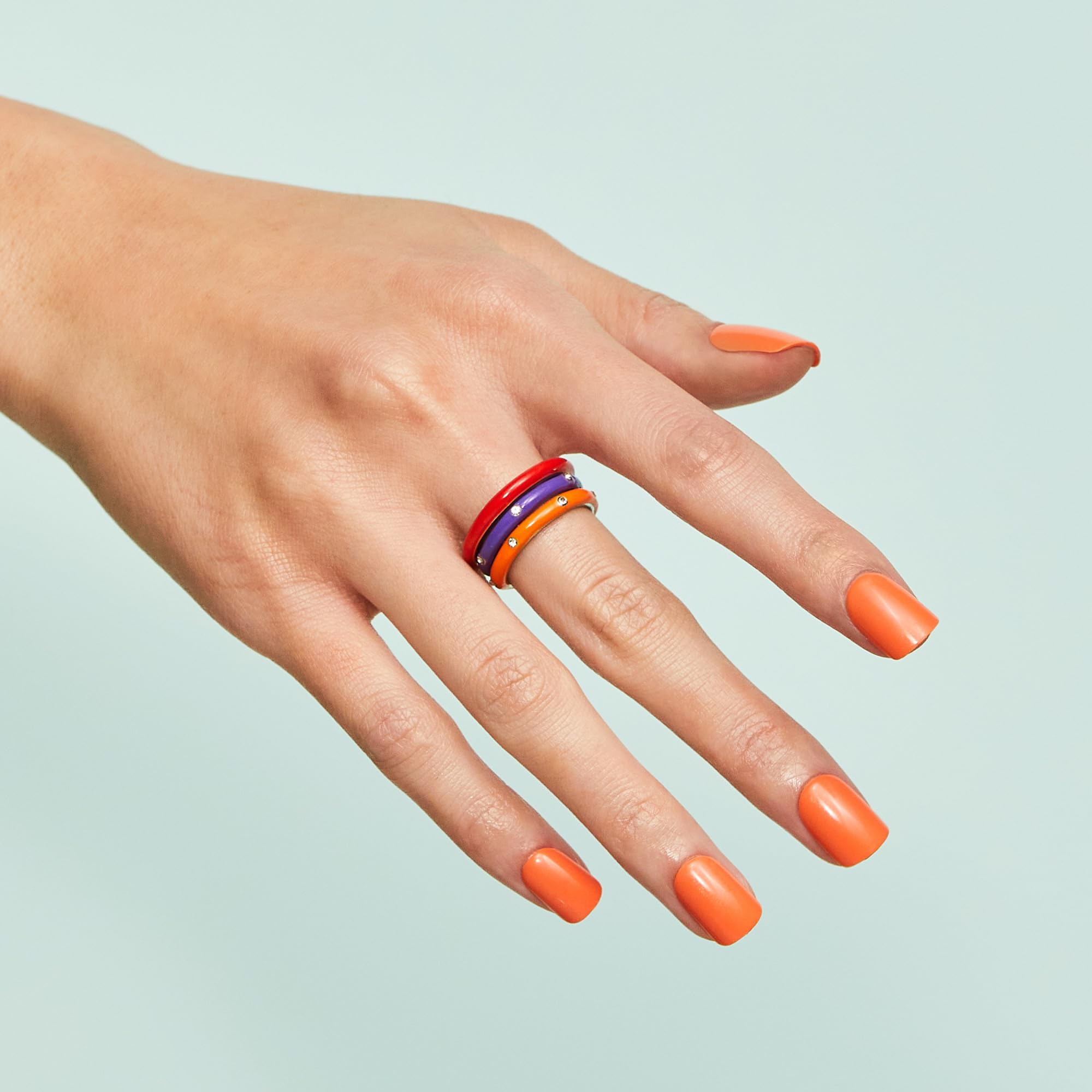 imPRESS close-up of short squoval nails highlighting smooth finish and natural look